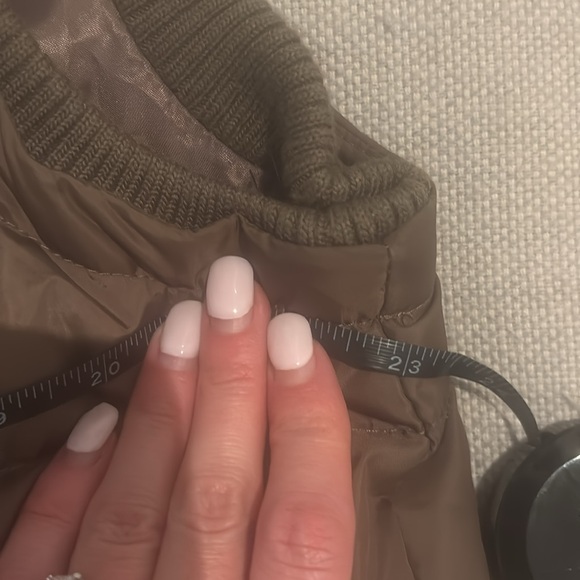 Kenneth Cole down vest, size L - Picture 6 of 6